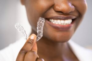 featured image for article with 5 tips for your firsdt week of invisalign